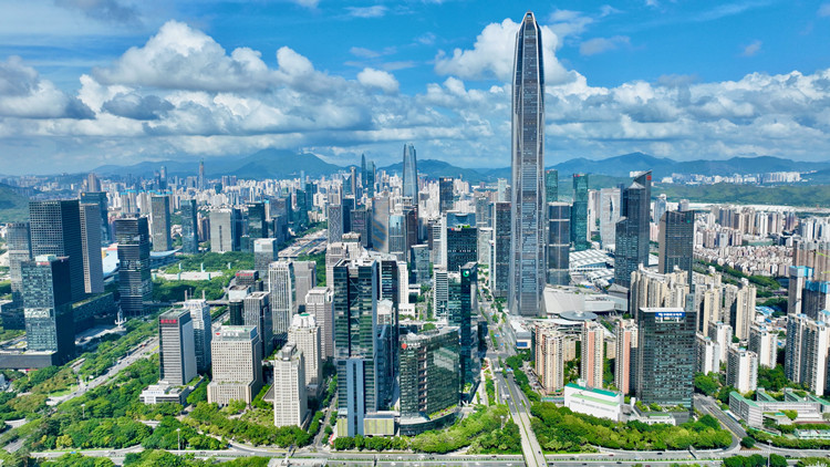 深圳City不City 聽聽外國遊客都咋說 「來到深圳，感覺穿越到了2050年」