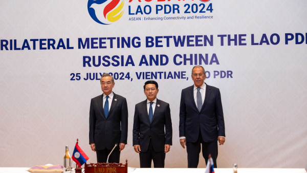 中國俄羅斯老撾首次舉行三方外長會晤