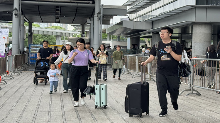 深圳機場口岸暑運以來出入境客流增六成