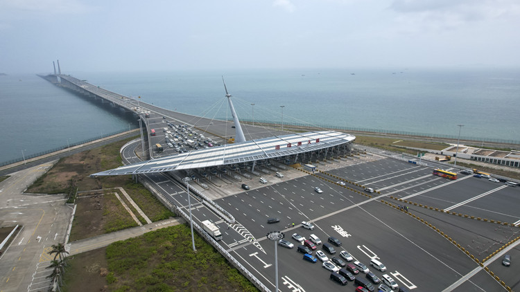 9月30日港珠澳大橋部分路段實行臨時交通管制