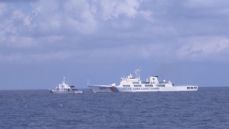 菲船擅闖黃岩島附近海域 中國海警回應