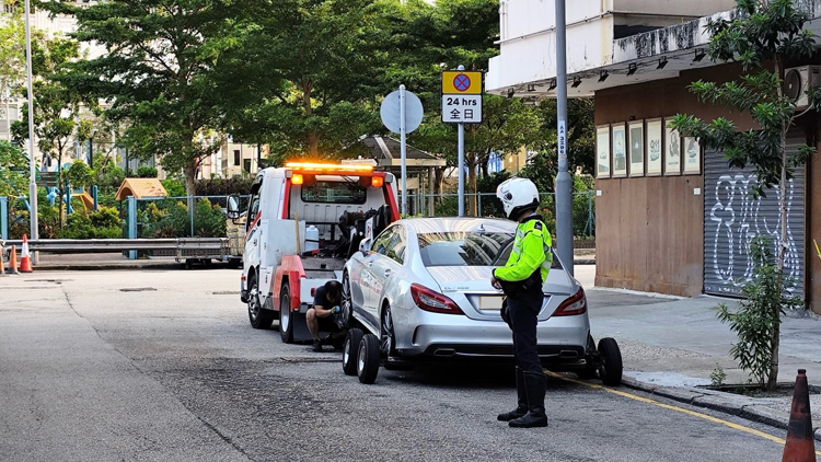 警方打擊違例泊車 拘一男發逾千張告票