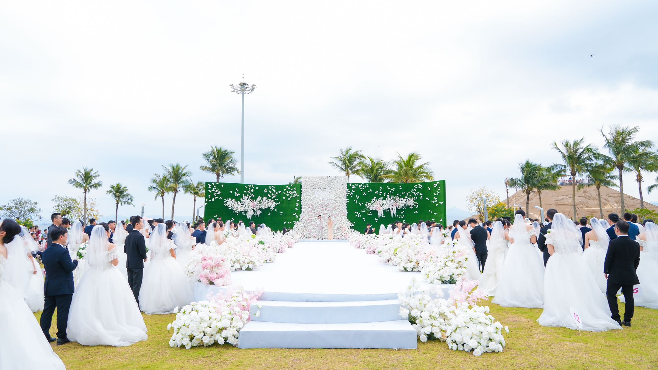 攜手摯愛 共赴山海 龍鳳大典集體婚禮在深圳鹽田舉行