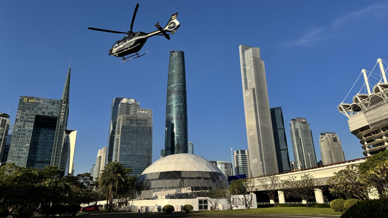 有片∣首條白雲機場經穗海心沙至深大中華低空飛行聯程接駁航線開通