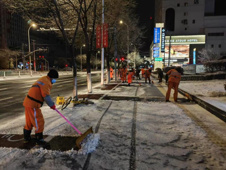 瀋陽鐵西區三千餘名環衛人奮戰晝夜迎「初雪」