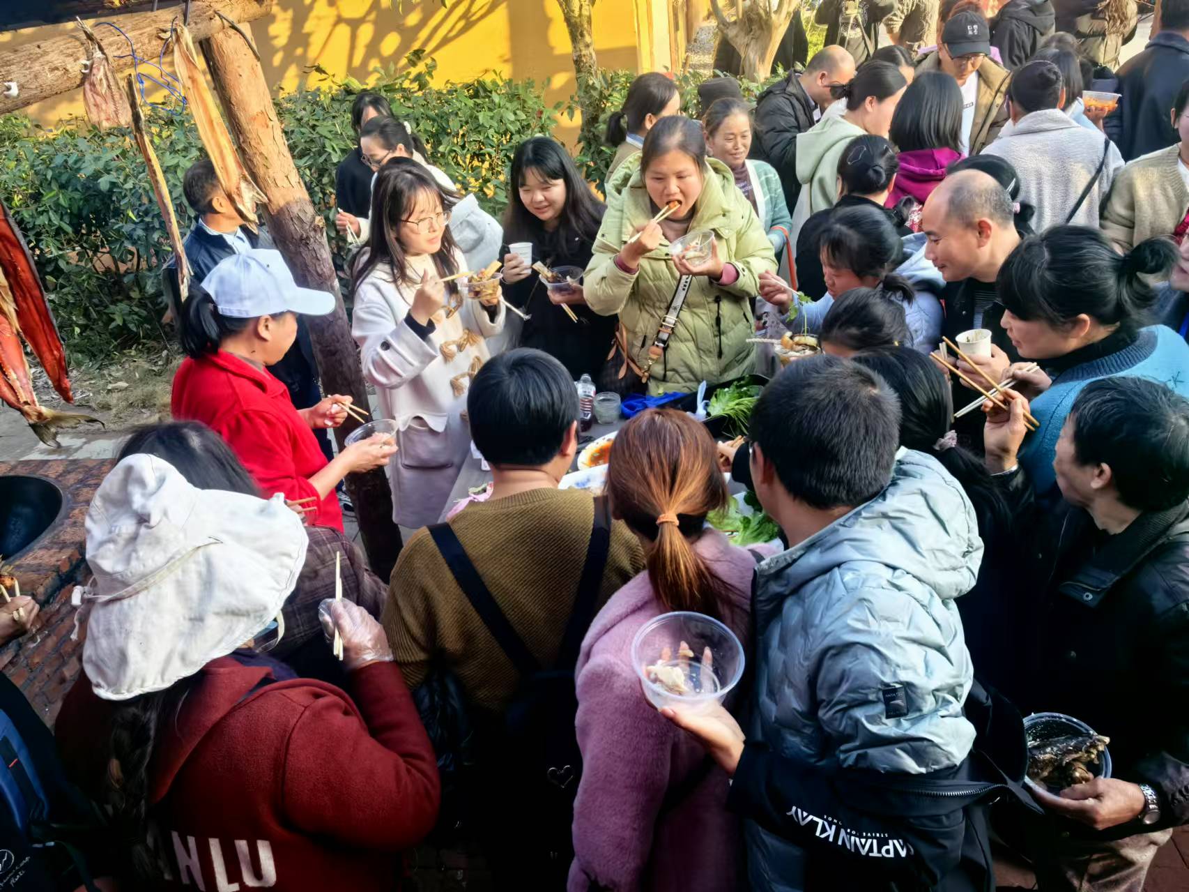 黑龍江饒河縣四排赫哲族鄉代表隊特色菜餚榮獲三個金獎