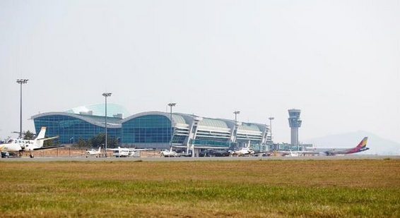 有片｜韓國濟州航空客機事故發生僅1日，該航司一同型波音客機發生起落架故障