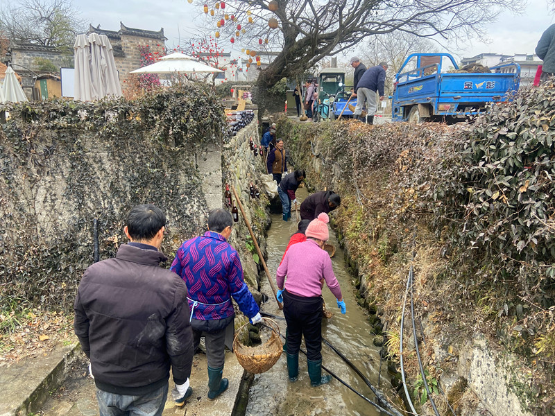 水圳清淤業已持續27年 皖黟縣「牛腸」清淤提亮「畫色」