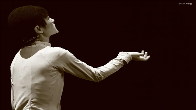 中國藝術家小珂和法國現代舞大师傑羅姆·貝爾遠程合作的《小珂》.jpg