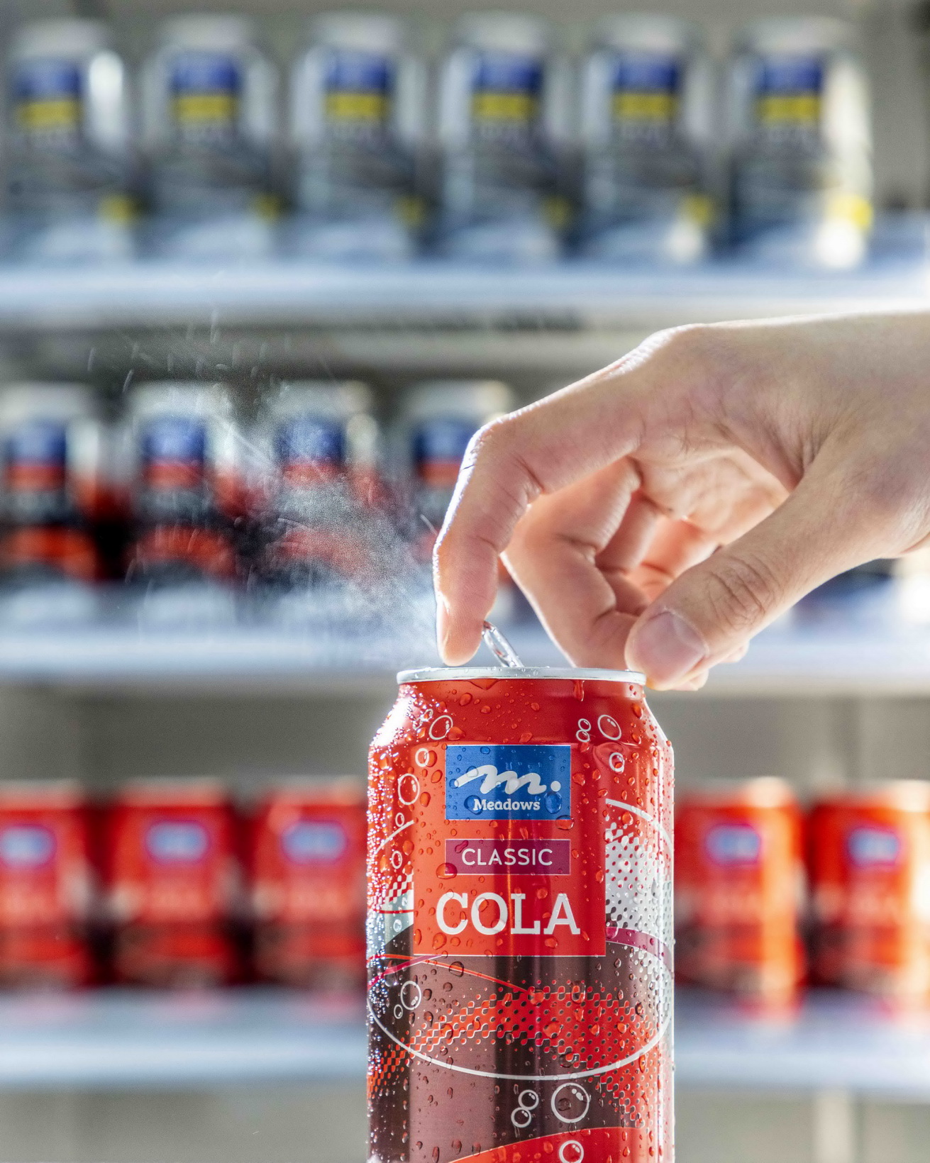 Meadows Cola系列氣泡口感比一般市面上的汽水更豐富，一開喝下去刺激又過癮，令您感受前所未有的暢快感.jpg