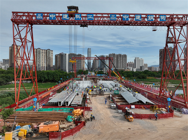 2、惠州市首座全鋼結構橋樑——惠陽半島橋的施工現場 (2).jpg