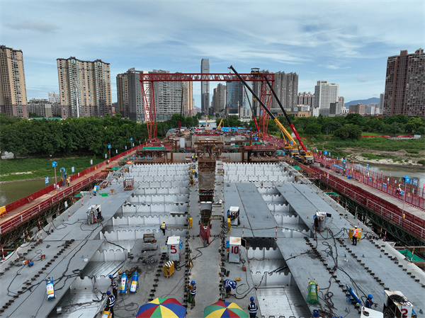 4、惠州市首座全鋼結構橋樑——惠陽半島橋的施工現場 (1).jpg