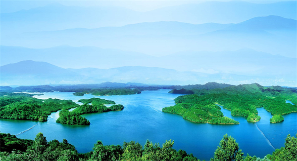 图2：风景优美的仙女湖.jpg