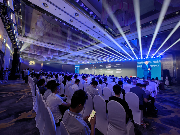 2、華為中國行2023·廣東IT基礎設施創新峰會現場（攝影：盧偉）.jpg