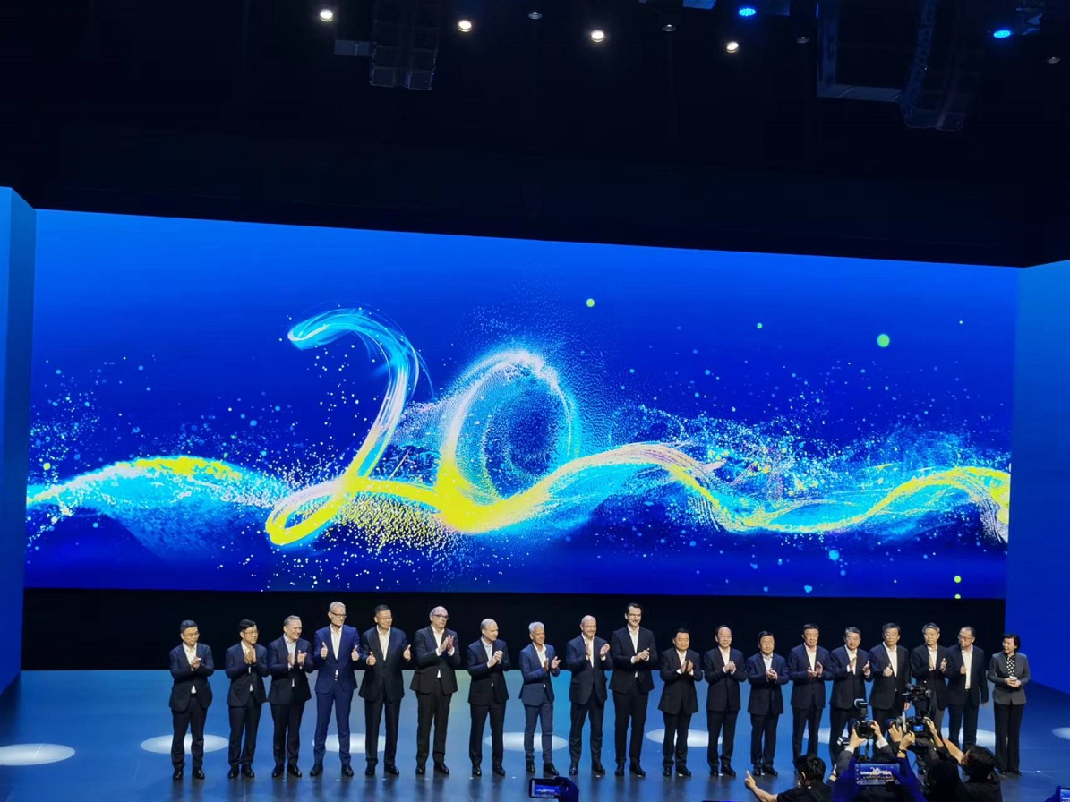 圖三：寶馬集團代表與遼寧省、瀋陽市代表共同出席華晨寶馬有限公司20周年慶祝活動.jpg
