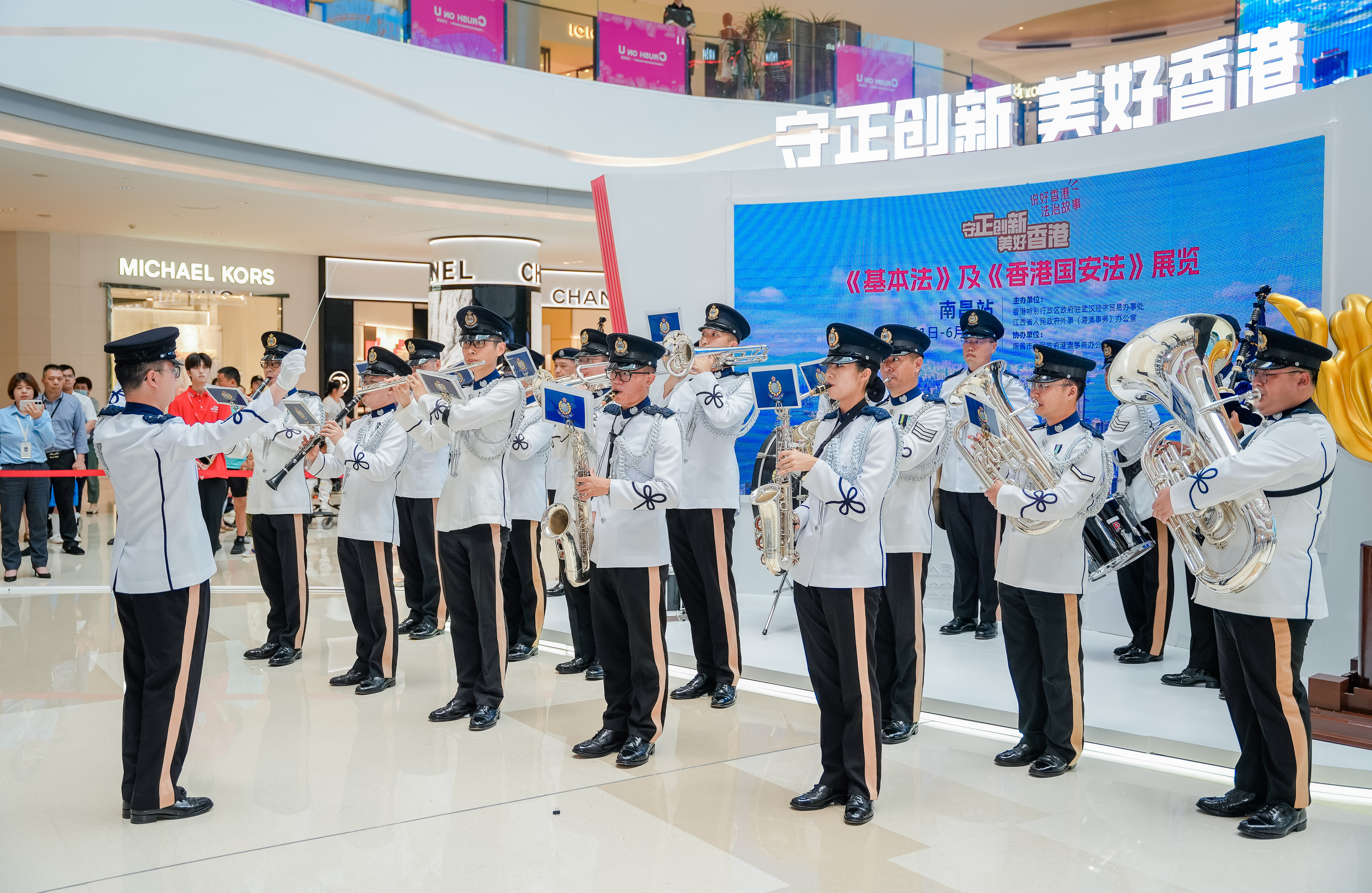图3：香港警察乐队为展览作开幕表演.jpg