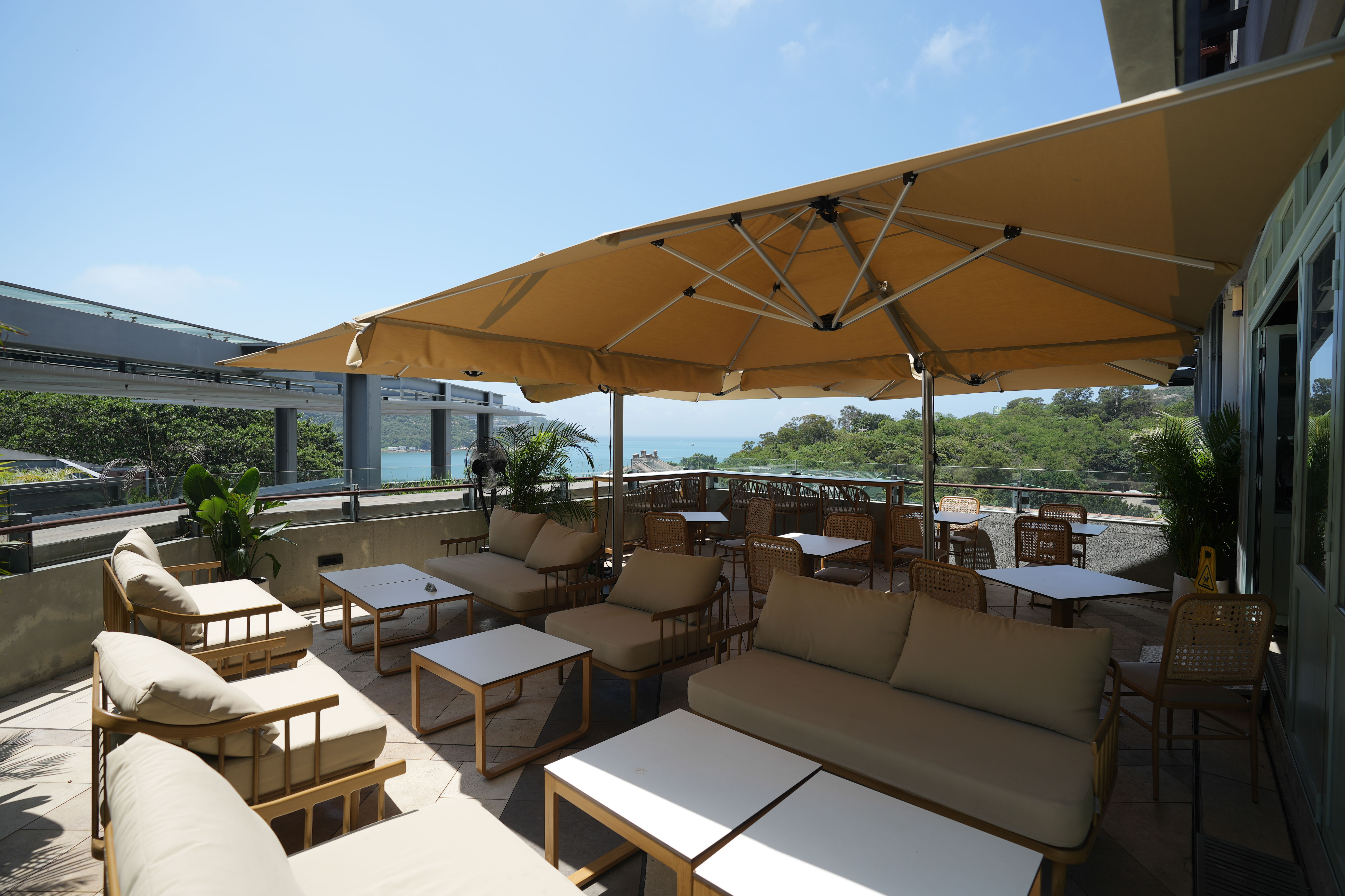 (6) 赤柱廣場場內的法式地中海餐廳Terrace by LQV，擁有一個可俯瞰海灣全景的法式露台.jpg