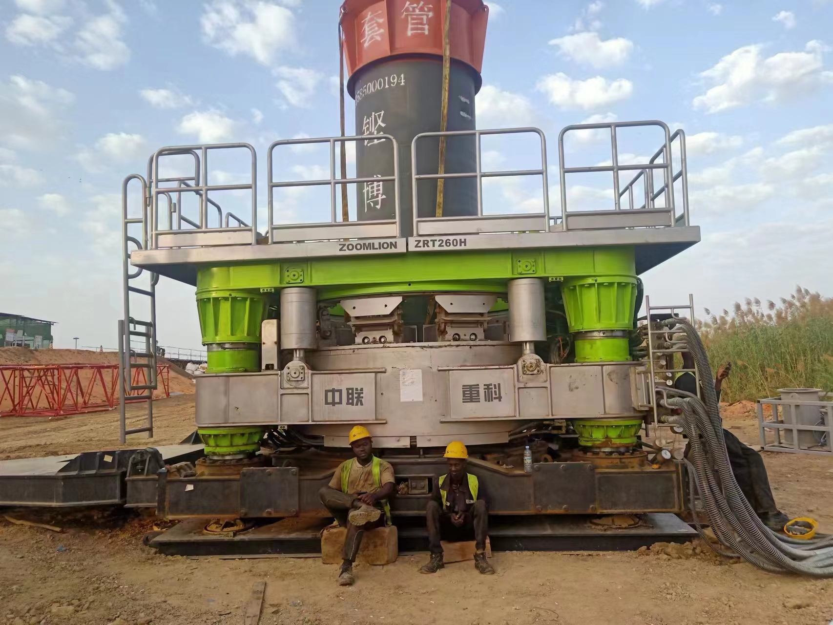中联重科全回转钻机在非洲西部罗索大桥项目.jpg