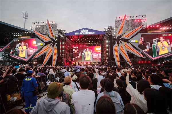 來自內地、台灣、日本的18組音樂人和樂隊為樂迷帶來精彩的視聽盛宴。.JPG