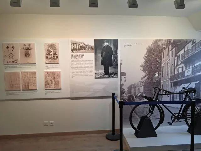鄧小平在法國的革命活動展覽板塊。圖中右側為“小平同款”自行車。.jpg
